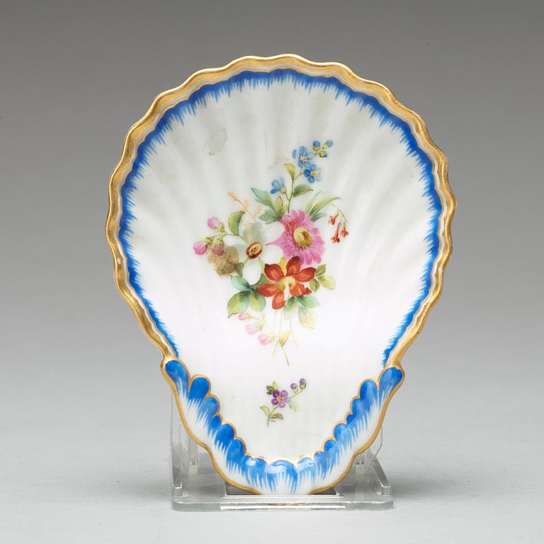 Two butter shells and a salt, Imperial Porcelain Manufacture, St. Petersburg, Russia, period of Czar Nicholas II.