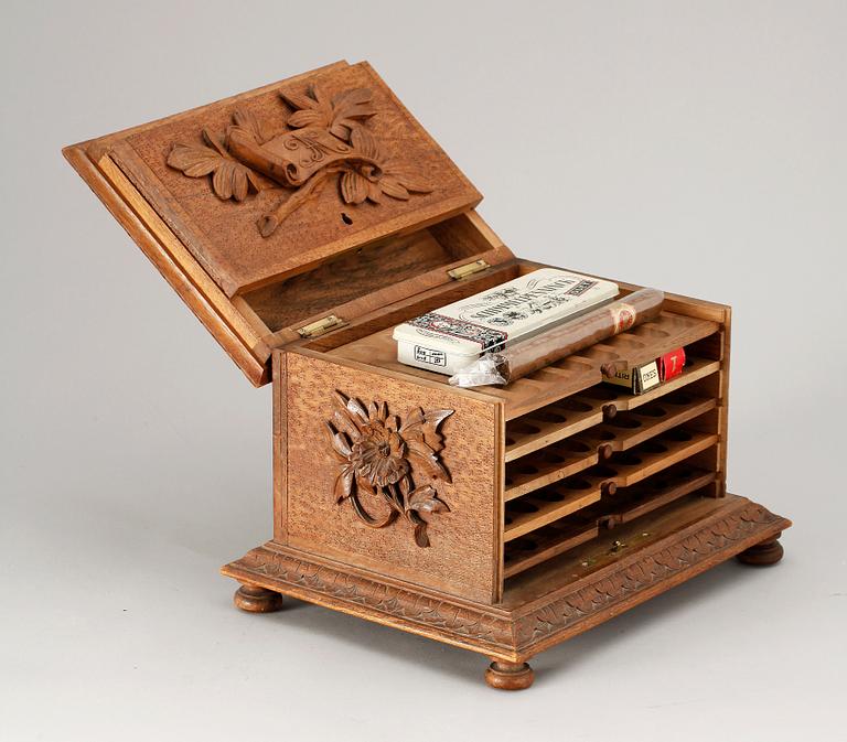 HUMIDOR, ek, sekelskiftet 1800/1900.