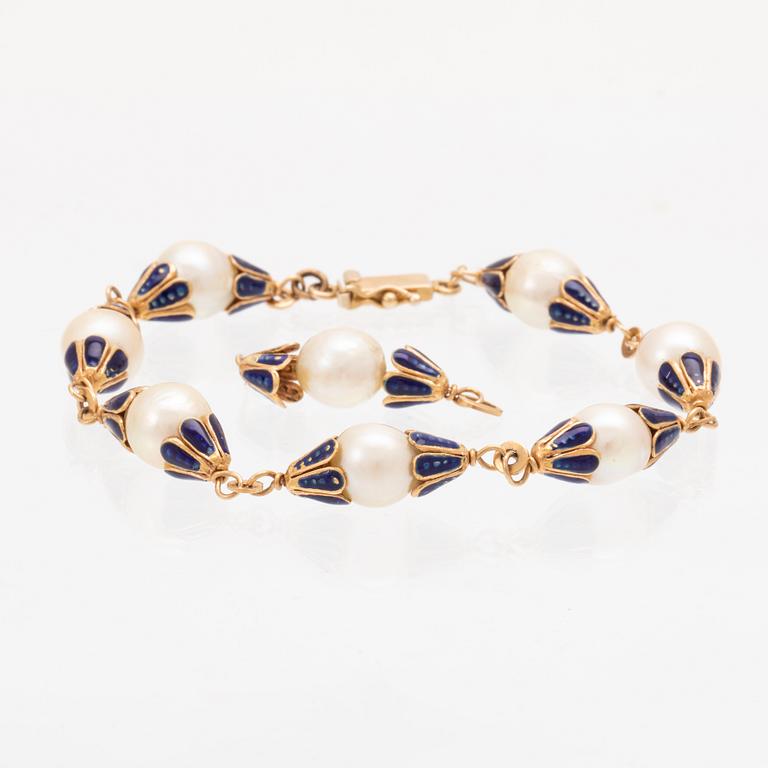 An 18K gold and enamel bracelet with cultured pearls.