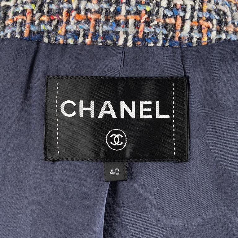 Chanel, Bouclé jacket, size Fr 40.