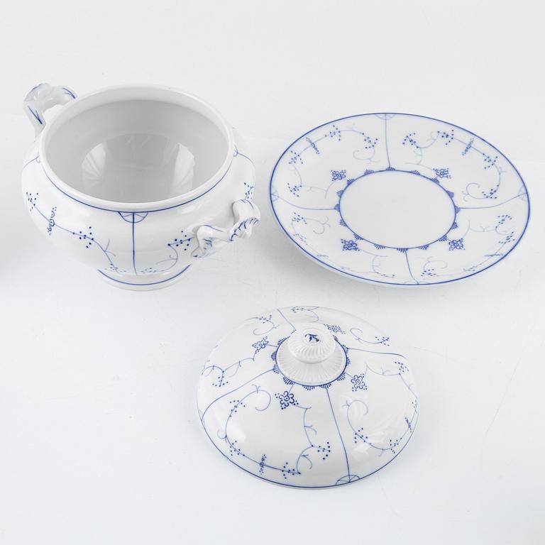 Villeroy & Boch, dinnerware set, Dresden, approximately 80 pieces.