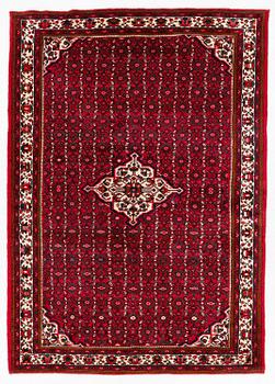 A Hoseinabad carpet, c. 302 x 210 cm.