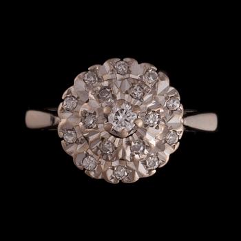 RING, 18K vitguld, briljantslipad och 8/8-slipade diamanter. Vikt ca 7,2 g.