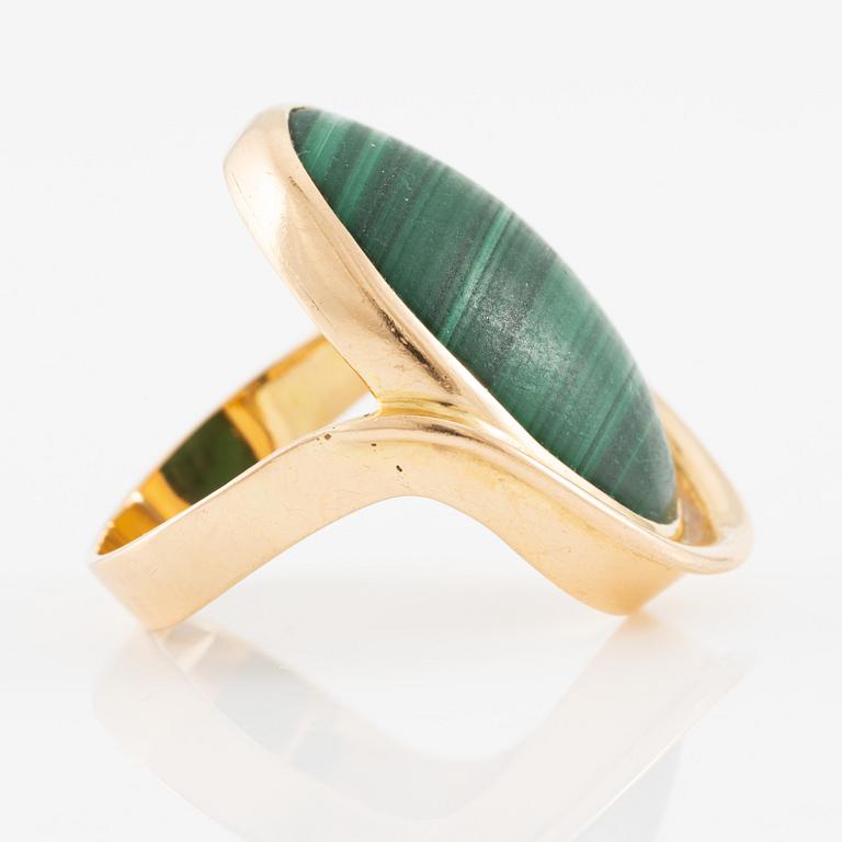 Ring, 18K guld med malakit.