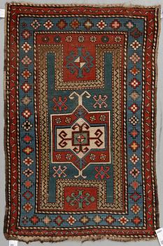 A RUG, an antique Caucasian, ca 135,5 x 93,5 cm.