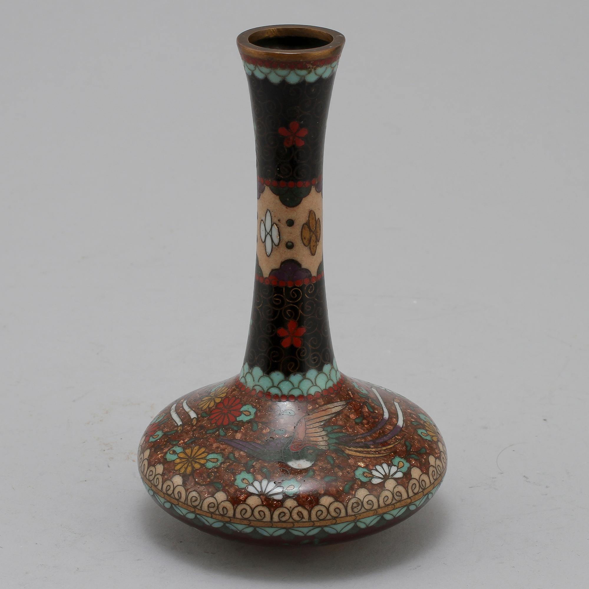 VAS, cloissonne, omkring sekelskiftet 1800/1900.