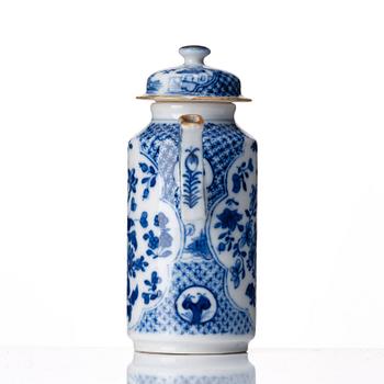 A blue and white tea pot with cover, Qing dynasty, Qianlong (1736-95).