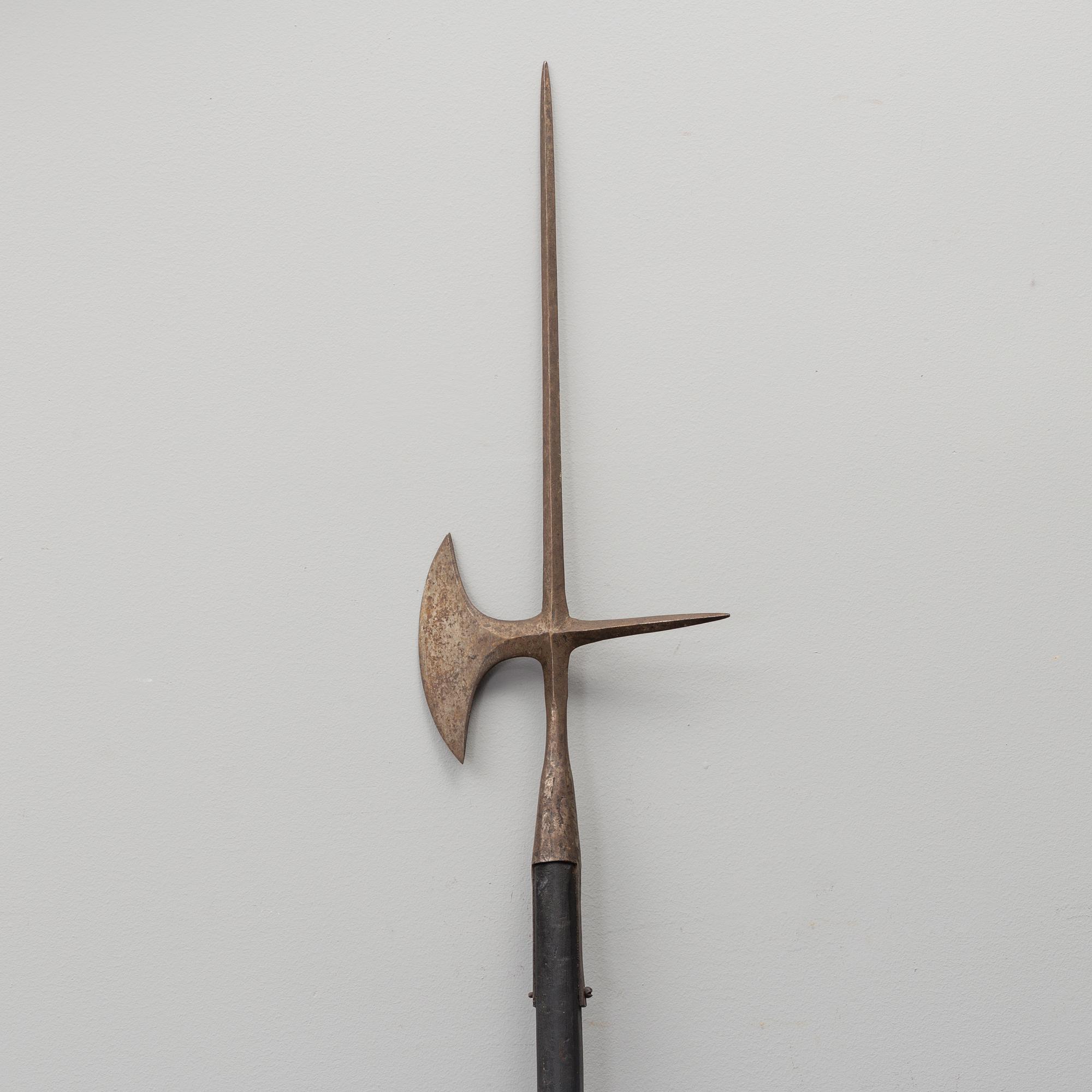 HILLEBARD, svensk, s.k. m/1697 med järnskodd stång.