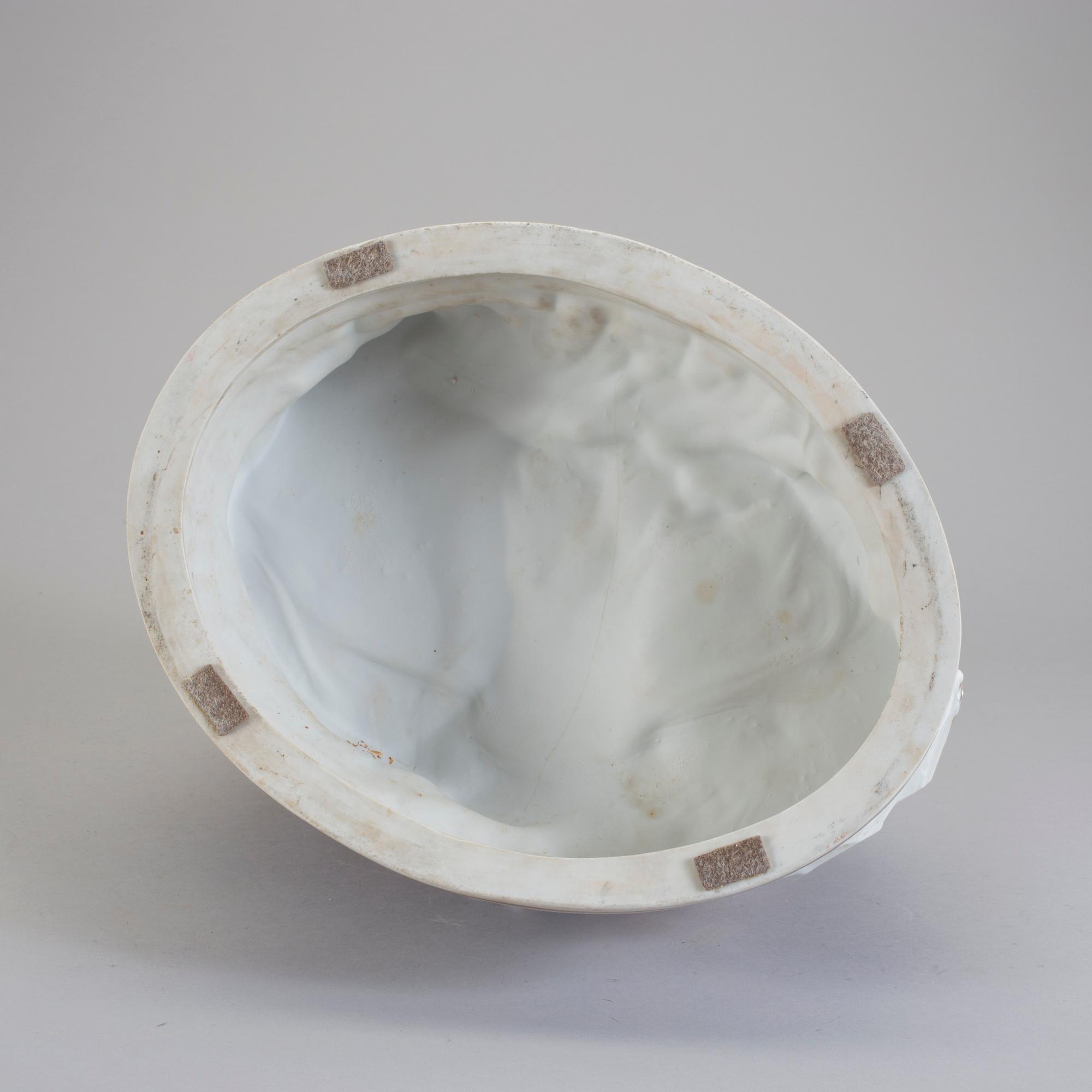 FIGURGRUPP, porslin, 1900-talets första hälft.