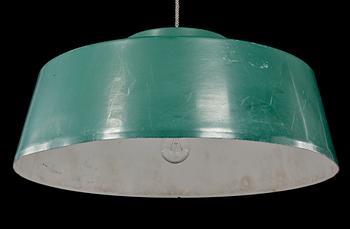 TAKLAMPA, omkring 1900-talets mitt. Höjd 25 cm.