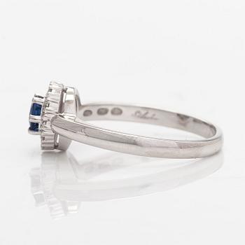Ring, carmosémodell, 14K vitguld, safir och diamanter. Silván, Finland.