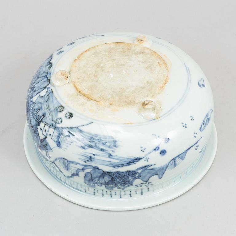 A blue and white tripod censer, Qing dynasty (1664-1912).