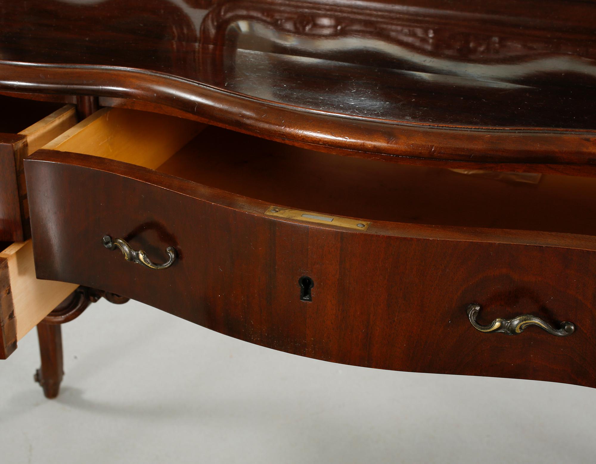 A a makeup table from the first haöf of the 20th century.