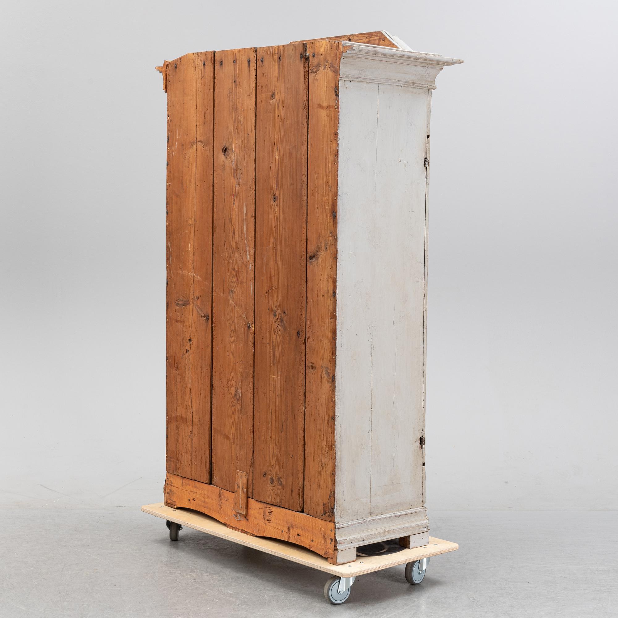 A 18/19th Century cabinet.