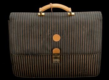 PORTFÖLJ, Fendi.