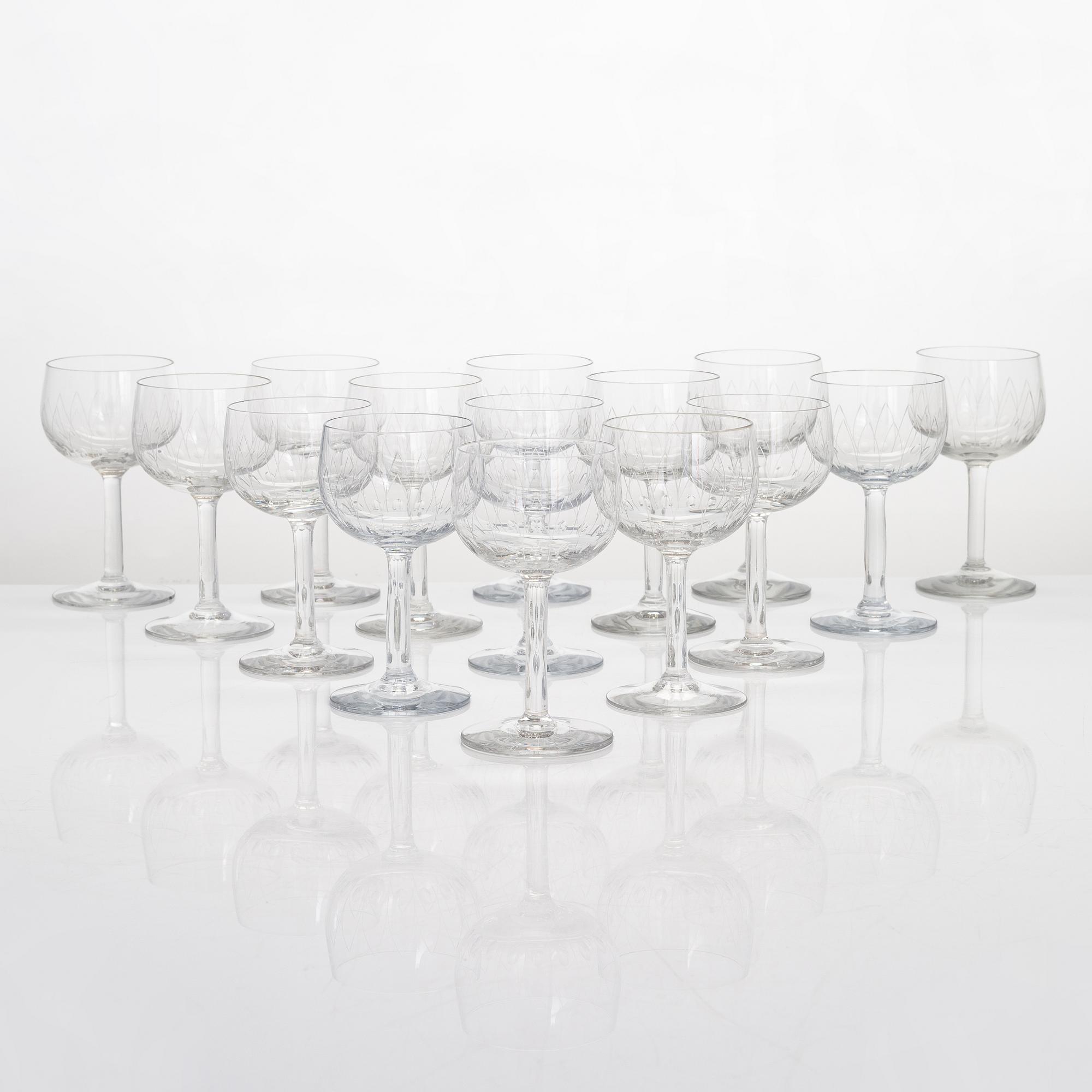 Göran Hongell, A 43-piece glass ware set "Kilta". Iittala, in production 1947-1966.