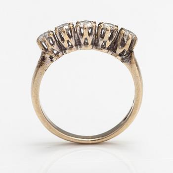 An 18K gold ring with diamonds ca. 0.40 ct in total. Harri Lahtinen, Helsinki 1988.