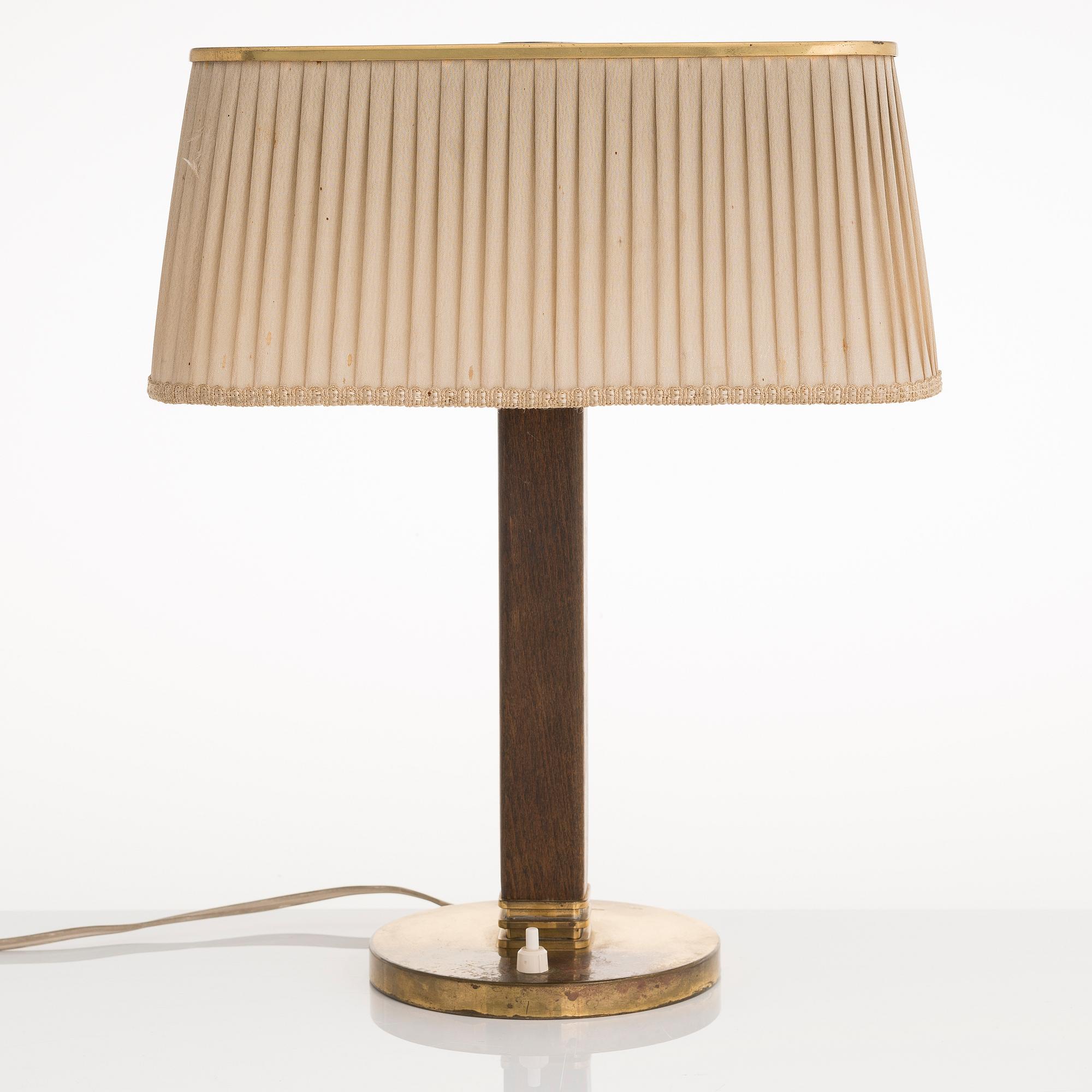 PAAVO TYNELL, BORDSLAMPA, modell 5066, Taito Oy, 1900-talets mitt.