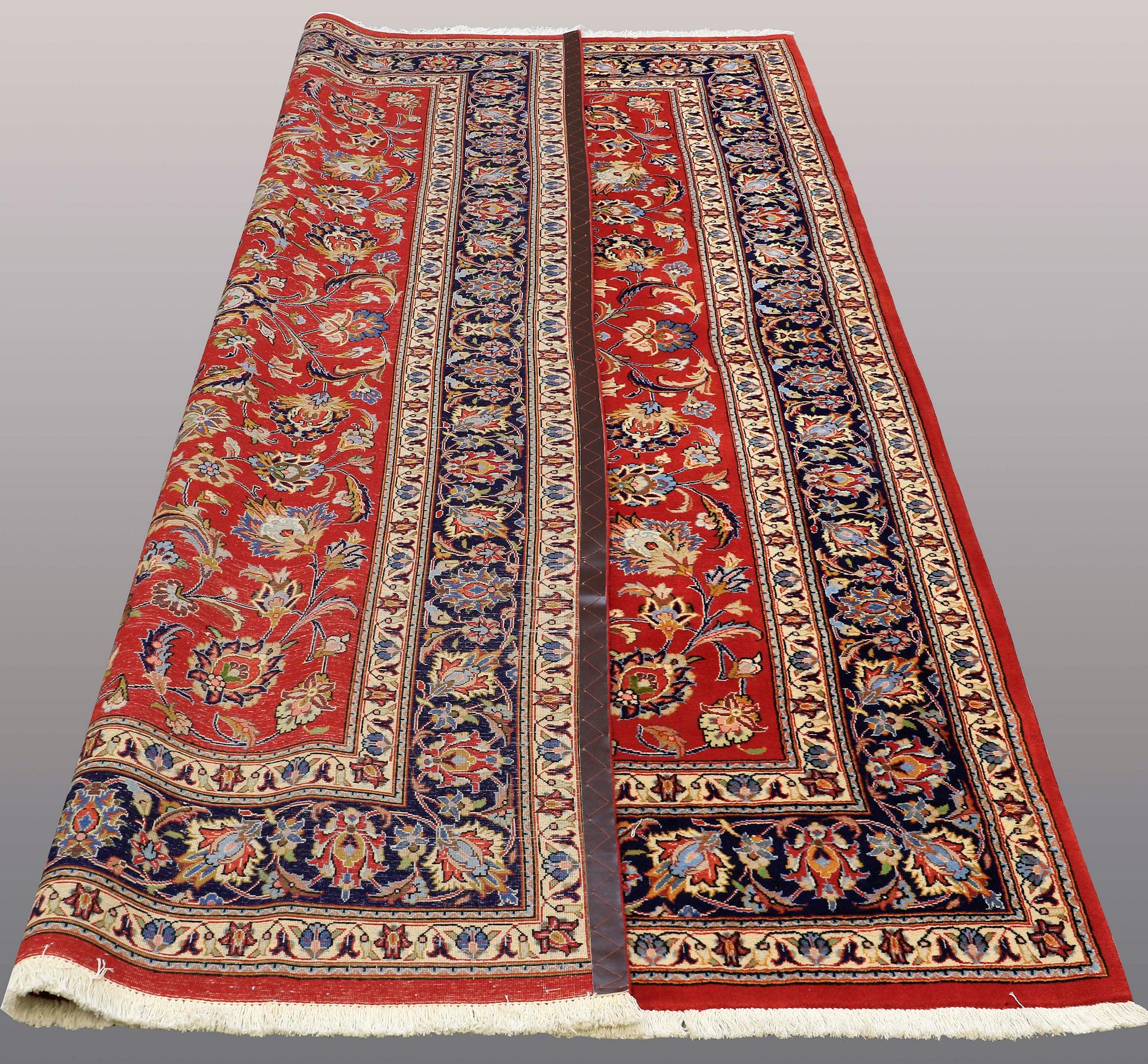 A carpet, Sarouk, ca 295 x 190 cm.