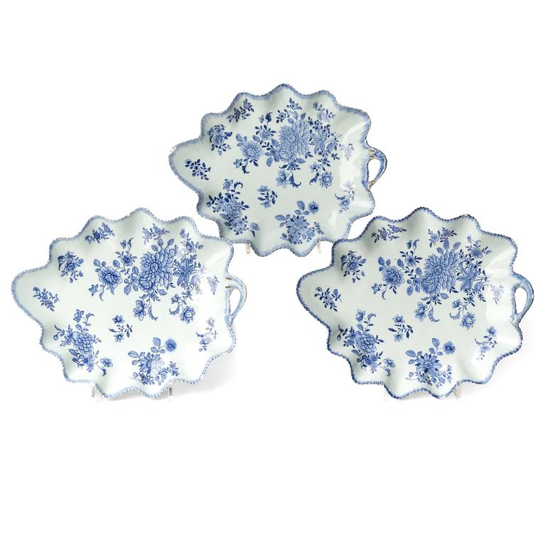 Fat, tre stycken, porslin. Qingdynastin, Qianlong (1736-95).