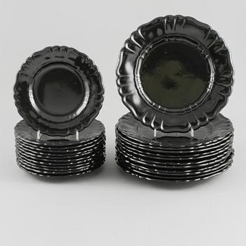 SERVISDELAR, 24 delar. Flintgods, "svart glasyr" Gefle. Design Arthur Percy.
