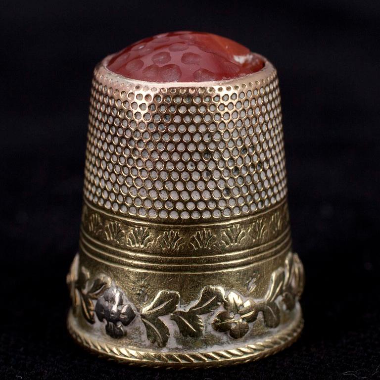 FINGERBORGAR, 3 st, en stämplad, guld 18K.