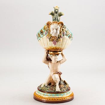 A Rörstrand majolica bowl around 1900.