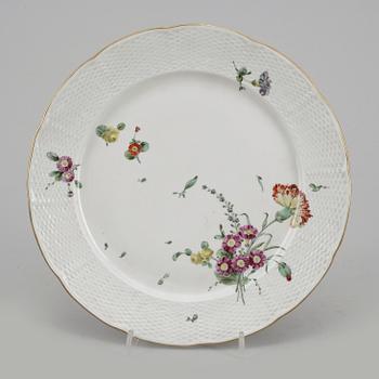 TALLRIK, porslin, Europa, 1700-tal.