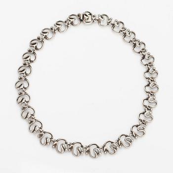 Jorma Laine, A silver necklace. Turun Hopea, Turku 1973.