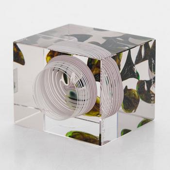 Oiva Toikka, årskub, glas, signerad Oiva Toikka, Nuutajärvi 1978, numrerad 67/2000.