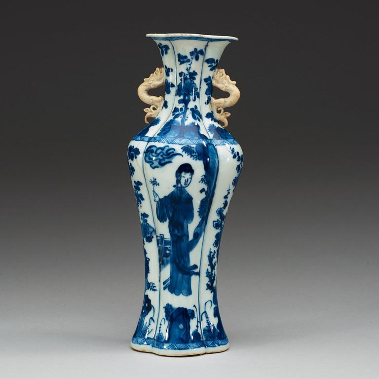 A blue and white vase, Qing dynasty, Kangxi (1662-1722).