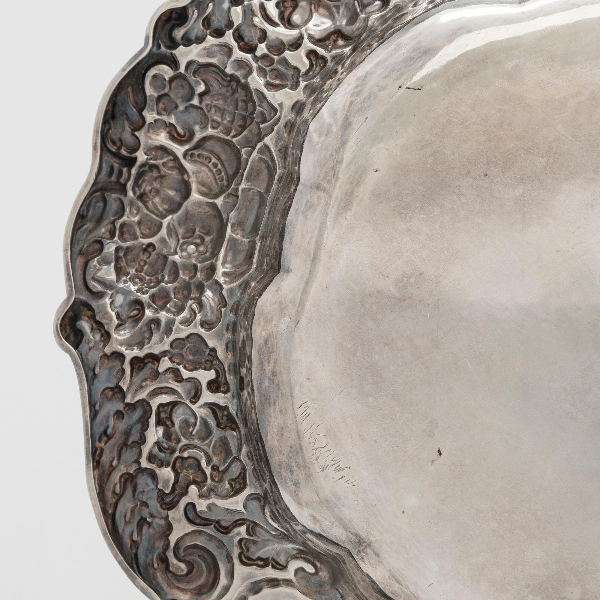 A silver centrepiece bowl, import mark Oskar Lindroos, Helsinki 1929.