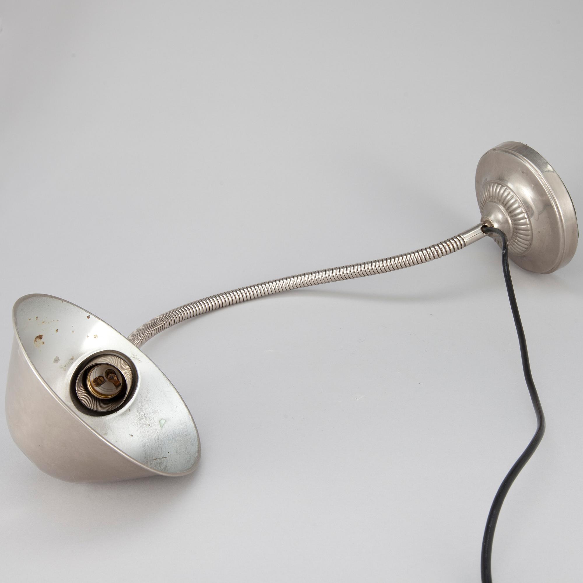 BORDSLAMPA, metall, 1900-talets första hälft.