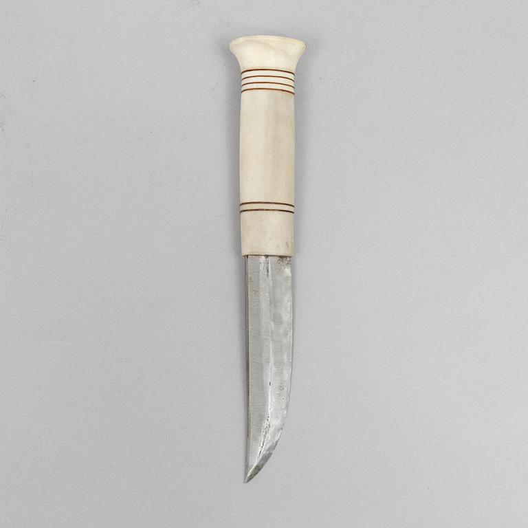 Esse Poggats, a reindeer horn knife, signed.