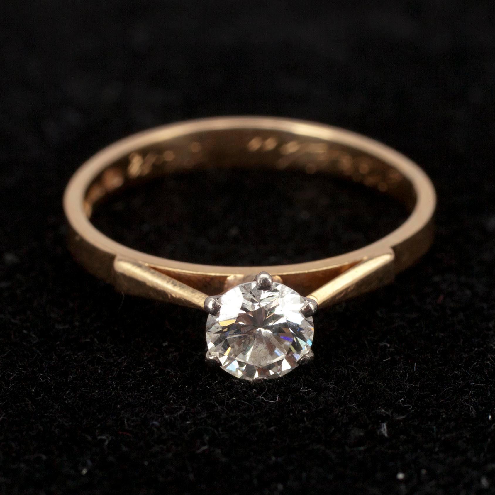 RING, 18K guld med diamant 0,61 ct. VS2. Vikt 2,7g.