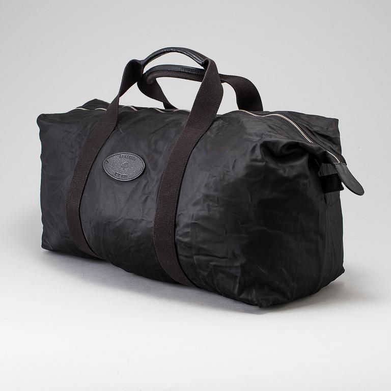 A foldable Mulberry weekend bag.