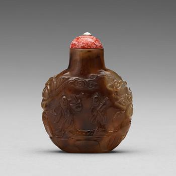 512. An Agathe snuff bottle, presumably late Qing dynasty.