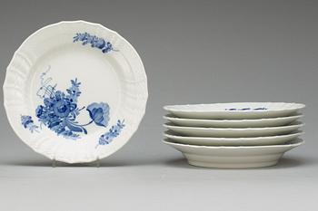 MATSERVIS, 18 delar,  porslin, "Blå blomst", Royal Copenhagen, 1900-talets andra hälft.