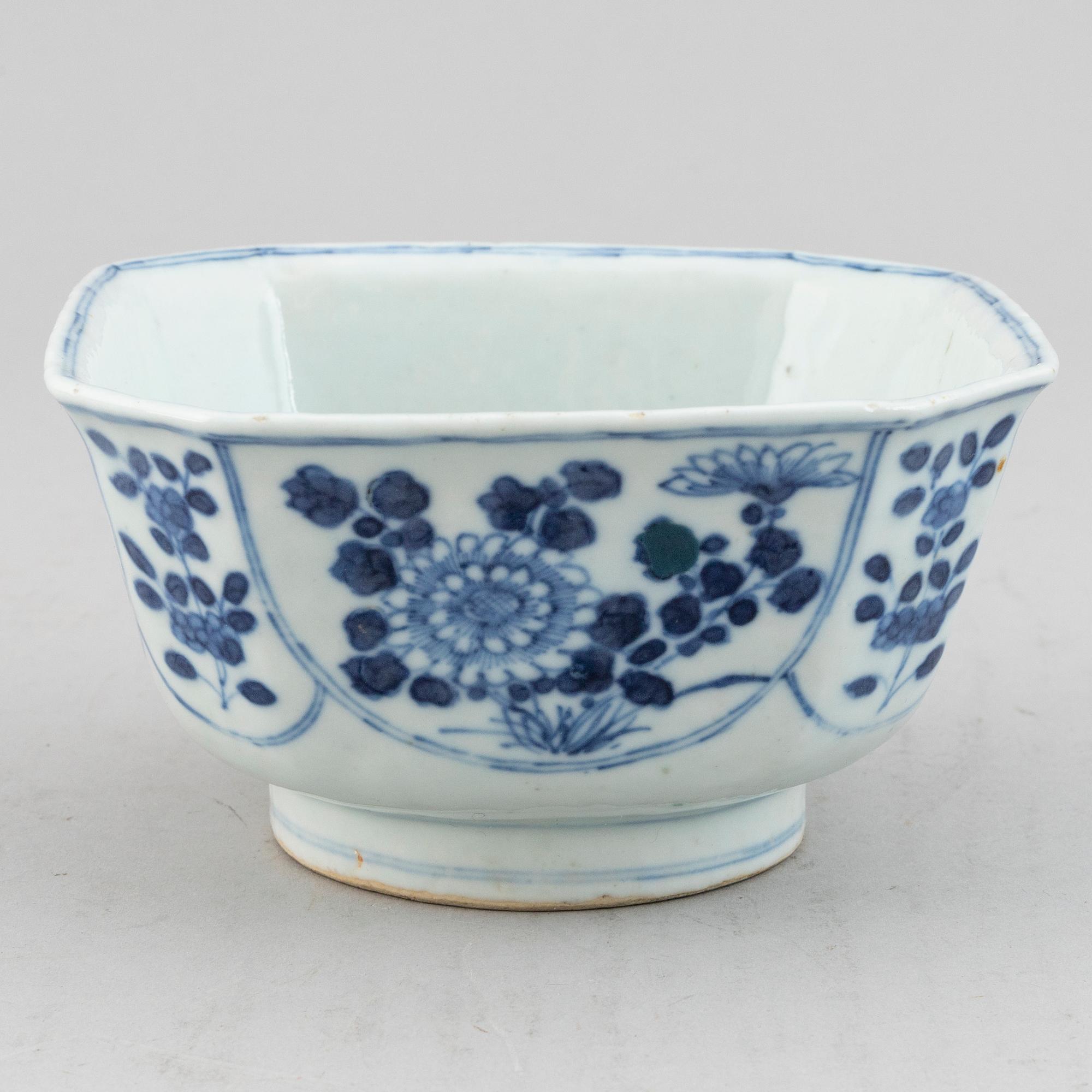 A blue and white bowl, Qing dynasty, 18th century.