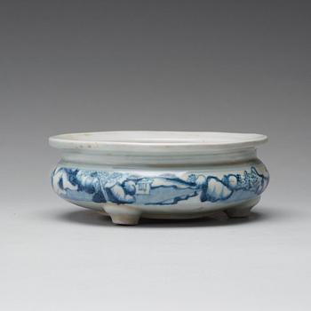 A blue and white censer, Qing dynasty (1644-1912).