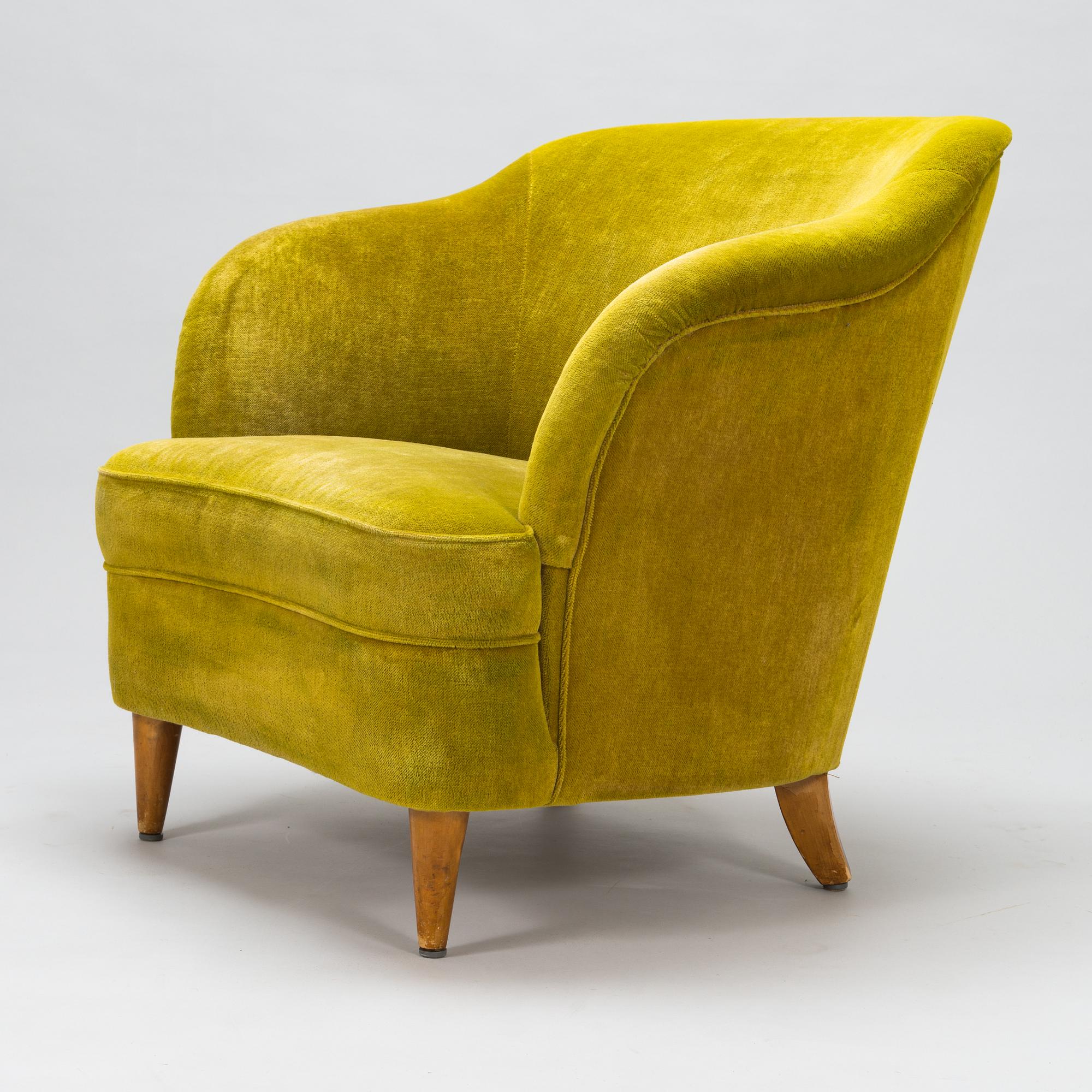 A mid-20th-century armchair.
