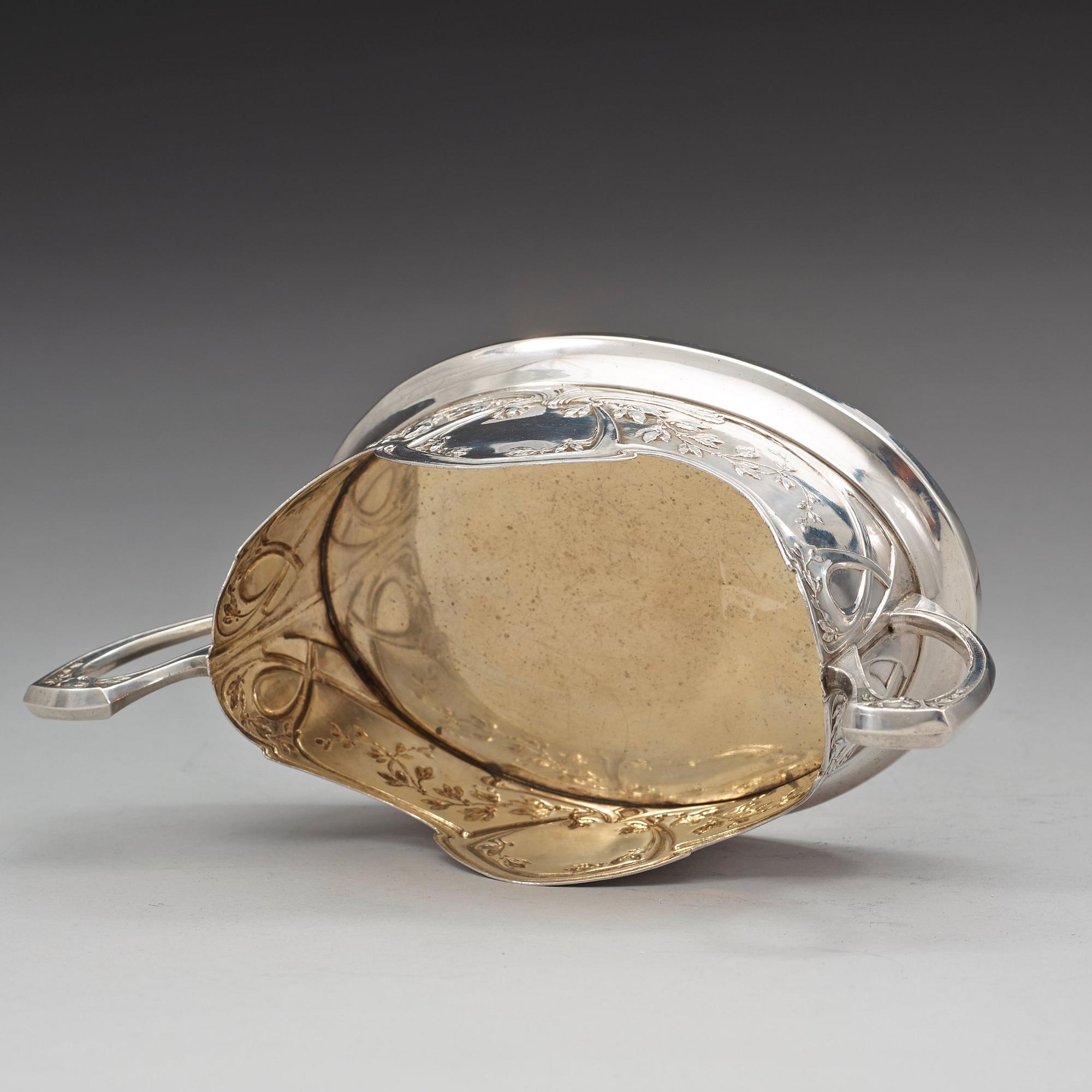 A Russian 20th century parcel-gilt jardiniere, marks of Chlebnikov, Moscow 1908-1917.