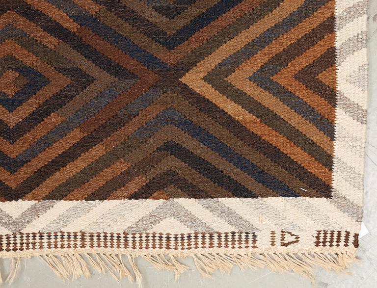 CARPET. Flat weave. 251 x 181 cm. Signed KLH ID.