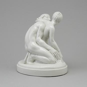 FIGURIN, porslin. "Amor & Psyke", Gerhard Henning, Royal Copenhagen, Danmark, tidigt 1900-tal.