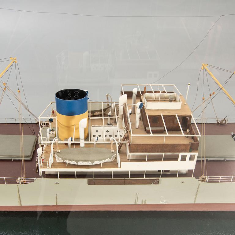 A ship model, M/S Hammaren, launched 1930.