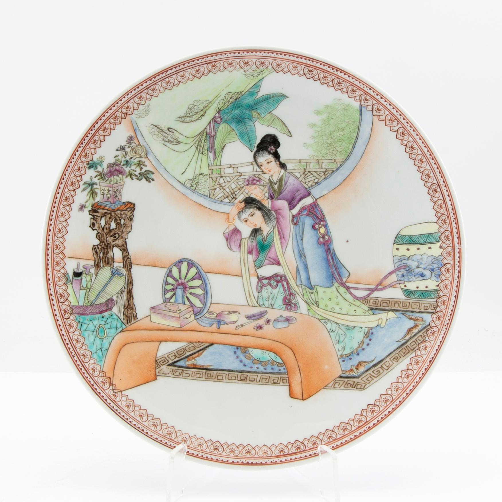A set of three Chinese plates, late 20th century.