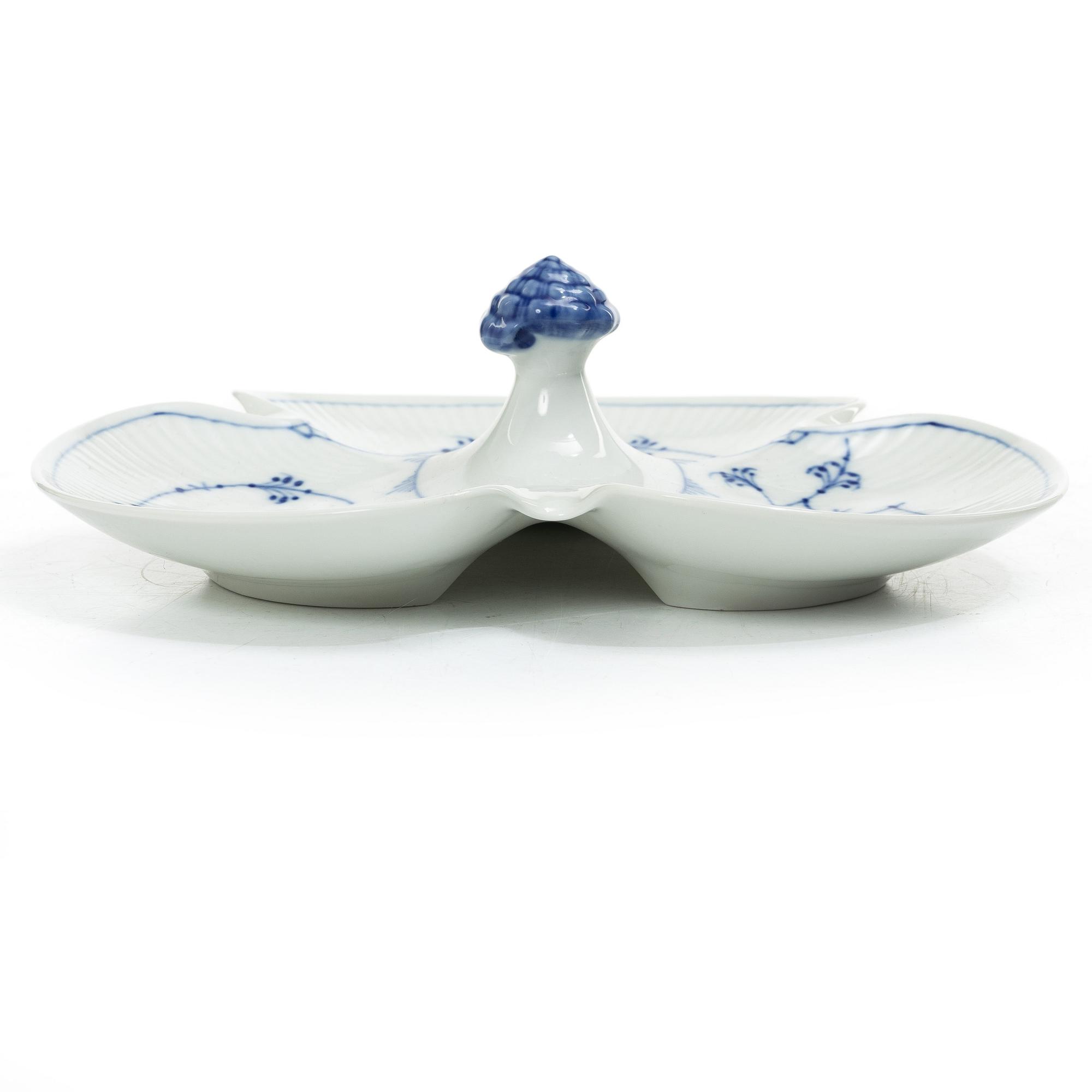 Royal Copenhagen, A 'Blue Fluted Plain' (Musselmalet riflet) porcelain cabaret dish, model 461, 1966.