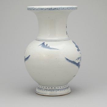 VAS, porslin, Kangxi-stil, Kina, 1900-talets början.