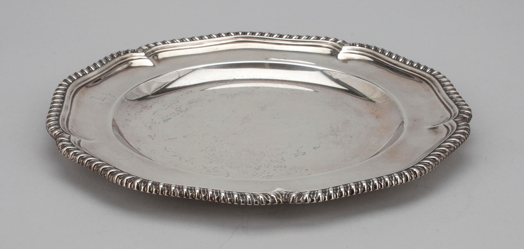 TALLRIK, silver, London 1898. Vikt 552 g.