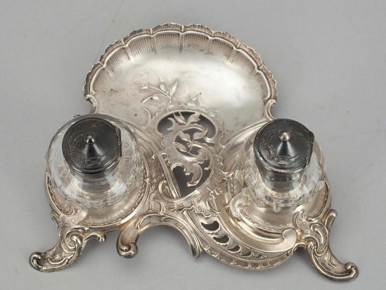 BLÄCKSTÄLL, silver samt glas, nyrokoko, sekelskiftet 1800/1900.